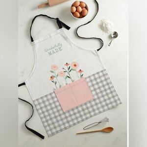 Heartfelt Wonderfully Made Apron and Oven Mitt.  NEW
